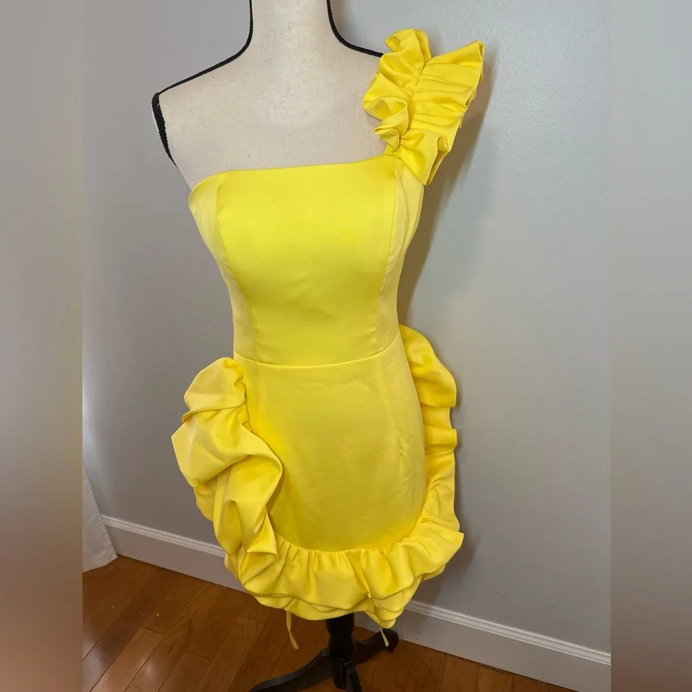 Elegant Yellow Ruffle Dress - Picture 2 of 8